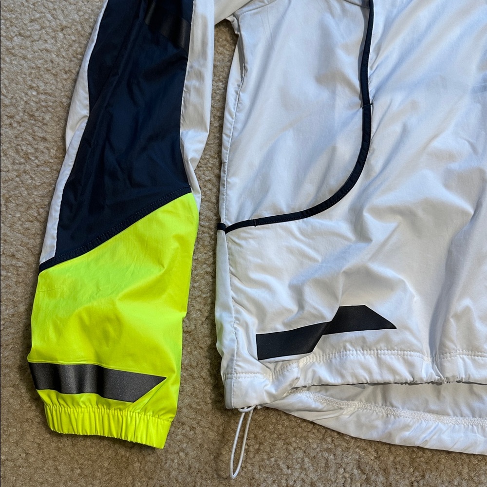Brooks Run visible jacket - image 3